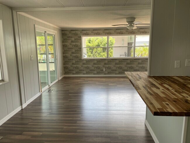 Building Photo - 111 Orangewood Ave