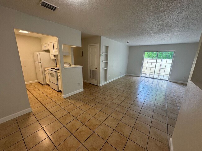 Building Photo - Gulf Breeze - Greenbriar Estates - 2 bed, ...