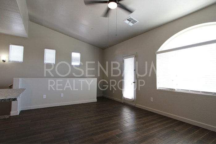 Foto principal - Beautiful 2 beds, 2-baths condo in Gilbert!
