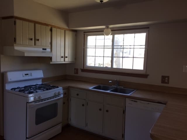 Building Photo - 3 BEDROOM SPACIOUS COLONIAL HOUSE - CANTON