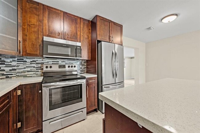 Building Photo - 1524 NW 18th Ct