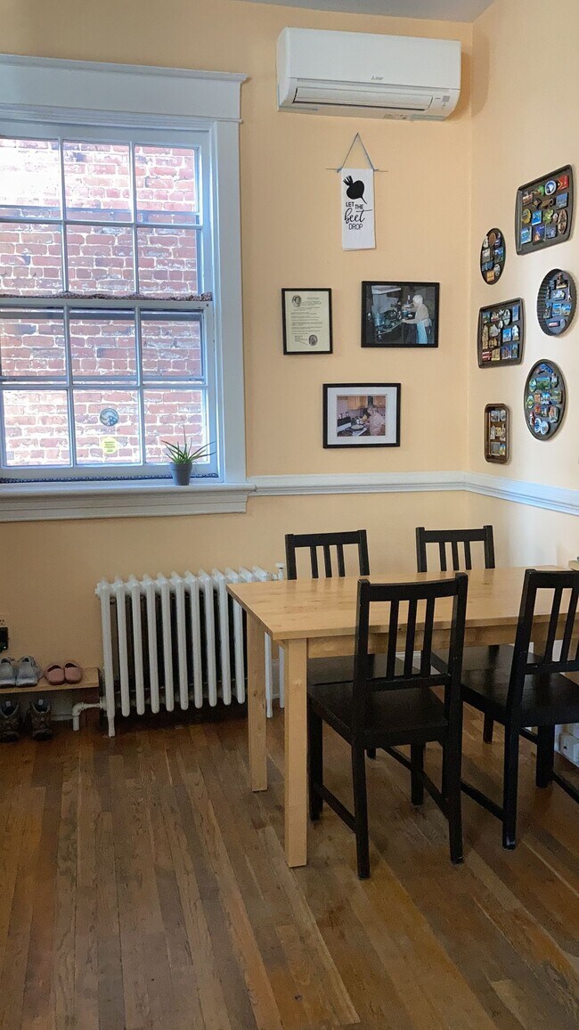 Foto del edificio - 2611 W Grace St