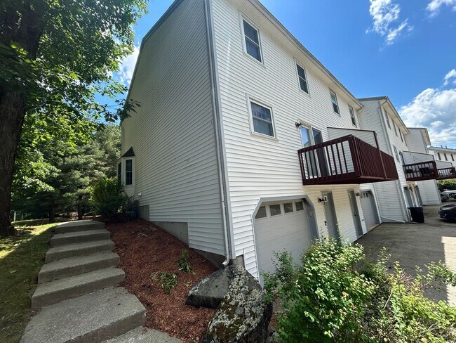 Foto del edificio - Luxury 2 Bedroom Townhome