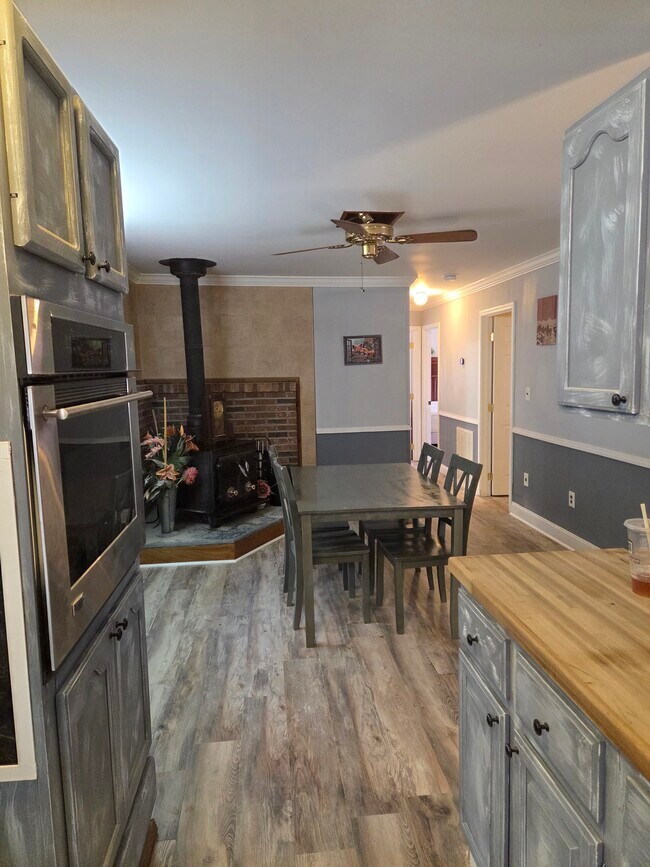 Foto del edificio - 1748 Paulas Huskey Cir