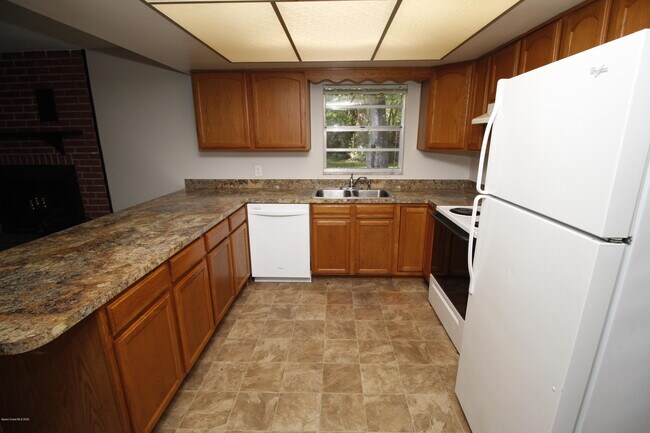 Foto del edificio - 2195 Corey Rd