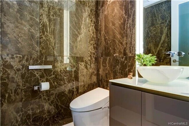 Foto del edificio - Waiea 11th Floor 2/2.5/2 with Ocean and Diamond Head Views