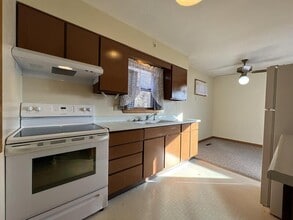 Building Photo - 480 5th Ave
