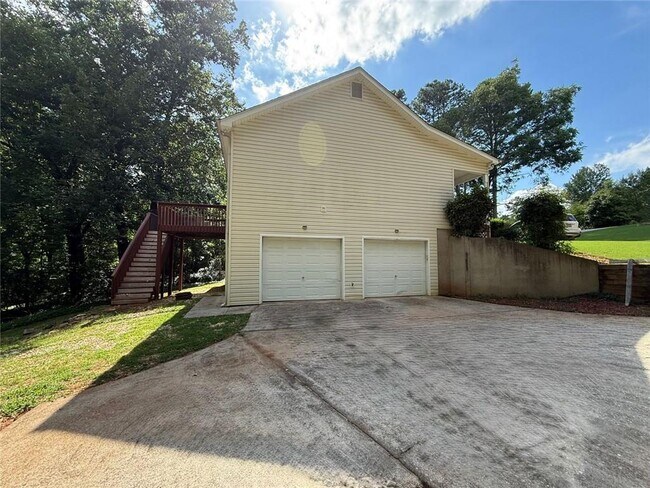 Building Photo - 6330 Oak View Dr