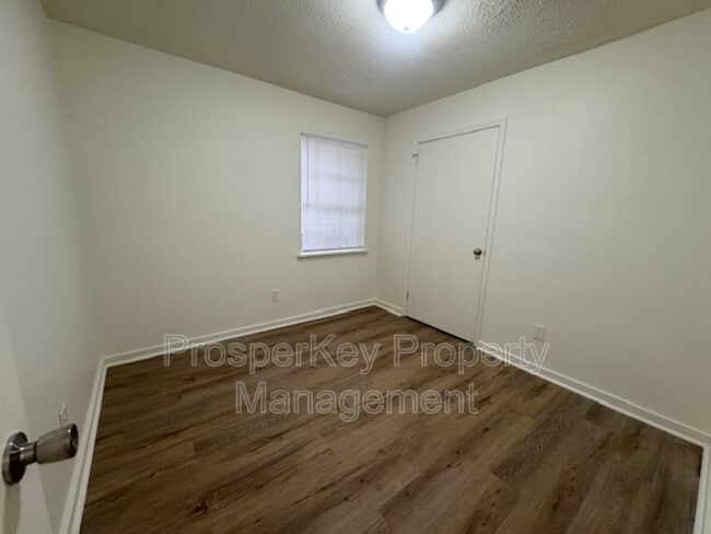 Building Photo - 2024 Yancey Ave