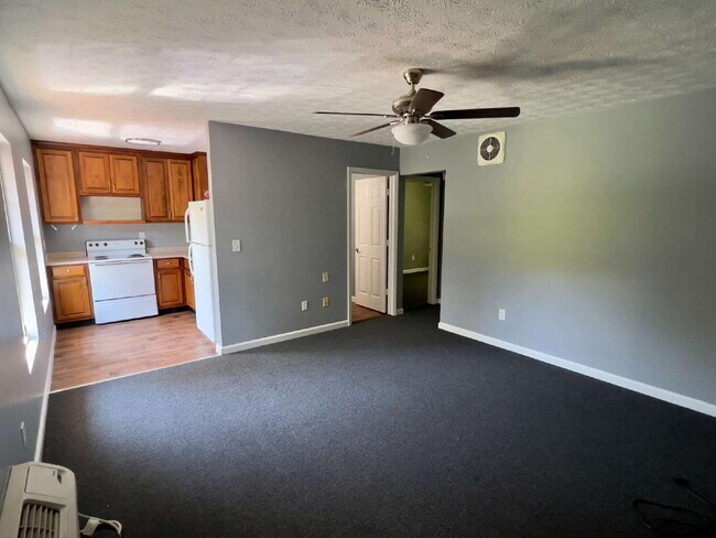 Foto del edificio - 2 Bed 1 Bath Apartment in Fair Play