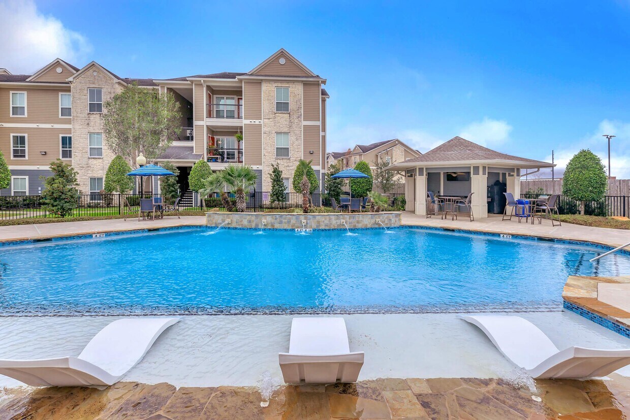 Eaglebrook Apartments in Mont Belvieu, TX
