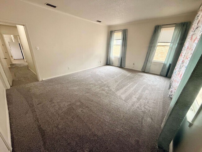 Building Photo - 420 S Chilton Ave