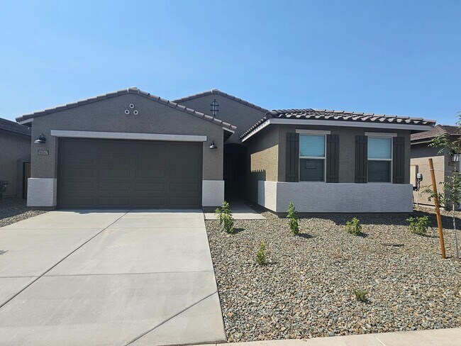 Building Photo - Beautiful new build w mountain views