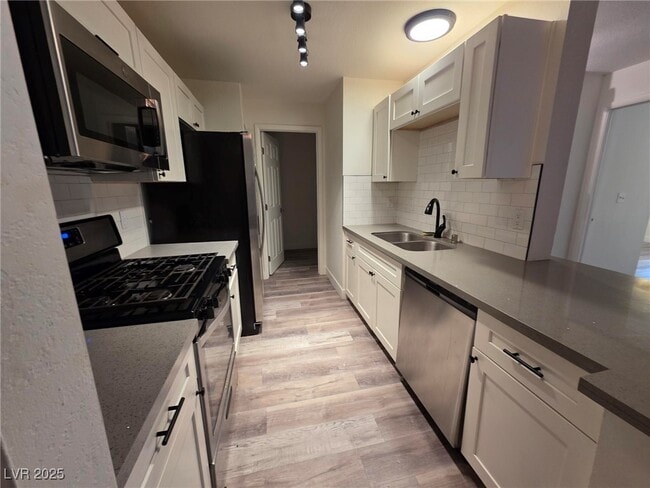 Foto del edificio - 2200 S Fort Apache Rd