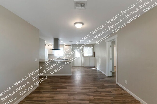 Building Photo - 2558 E Alta Vista St