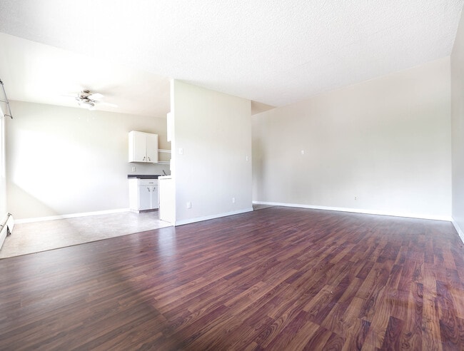 Building Photo - Creston House