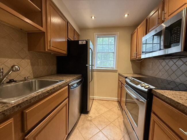 Building Photo - Arlington Abode: Modern Comfort and Urban ...