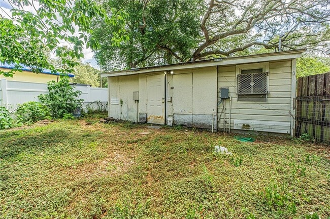 Building Photo - 10704 N Annette Ave