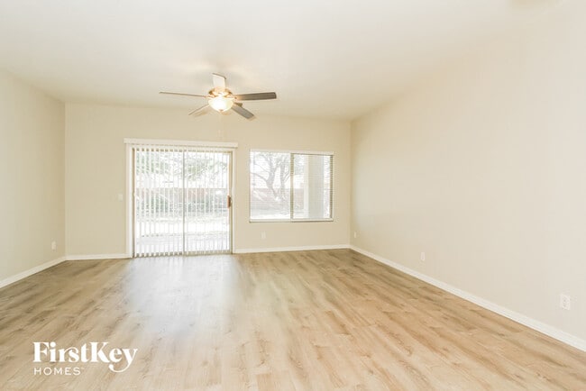 Building Photo - 11911 W Fontenelle Dr