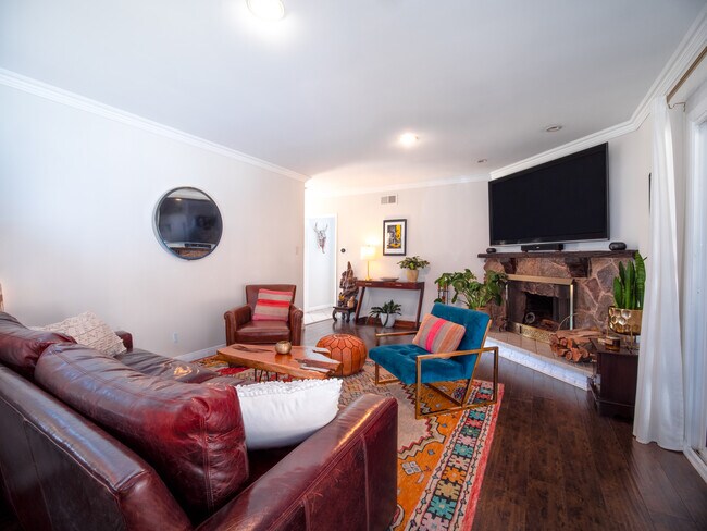 Building Photo - 14935 Lull St