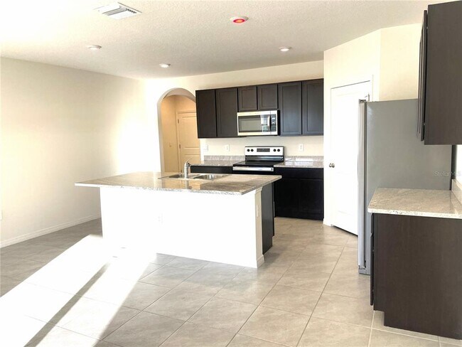 Building Photo - 17210 Reserva Dr