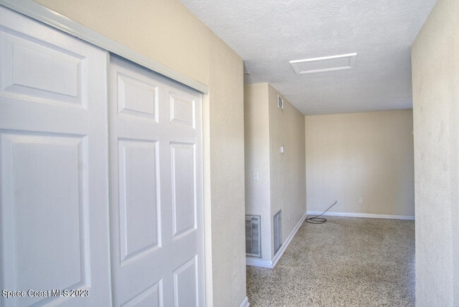 Building Photo - 1010 Bianca Dr NE