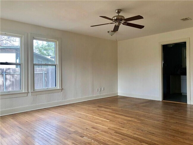 Foto del edificio - 7007 Reese Ln