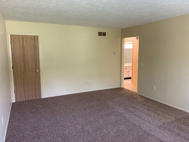 Building Photo - 217 Eisenhower Dr