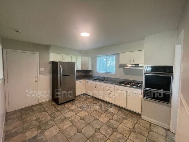 Foto del edificio - 1675 Beverly Dr