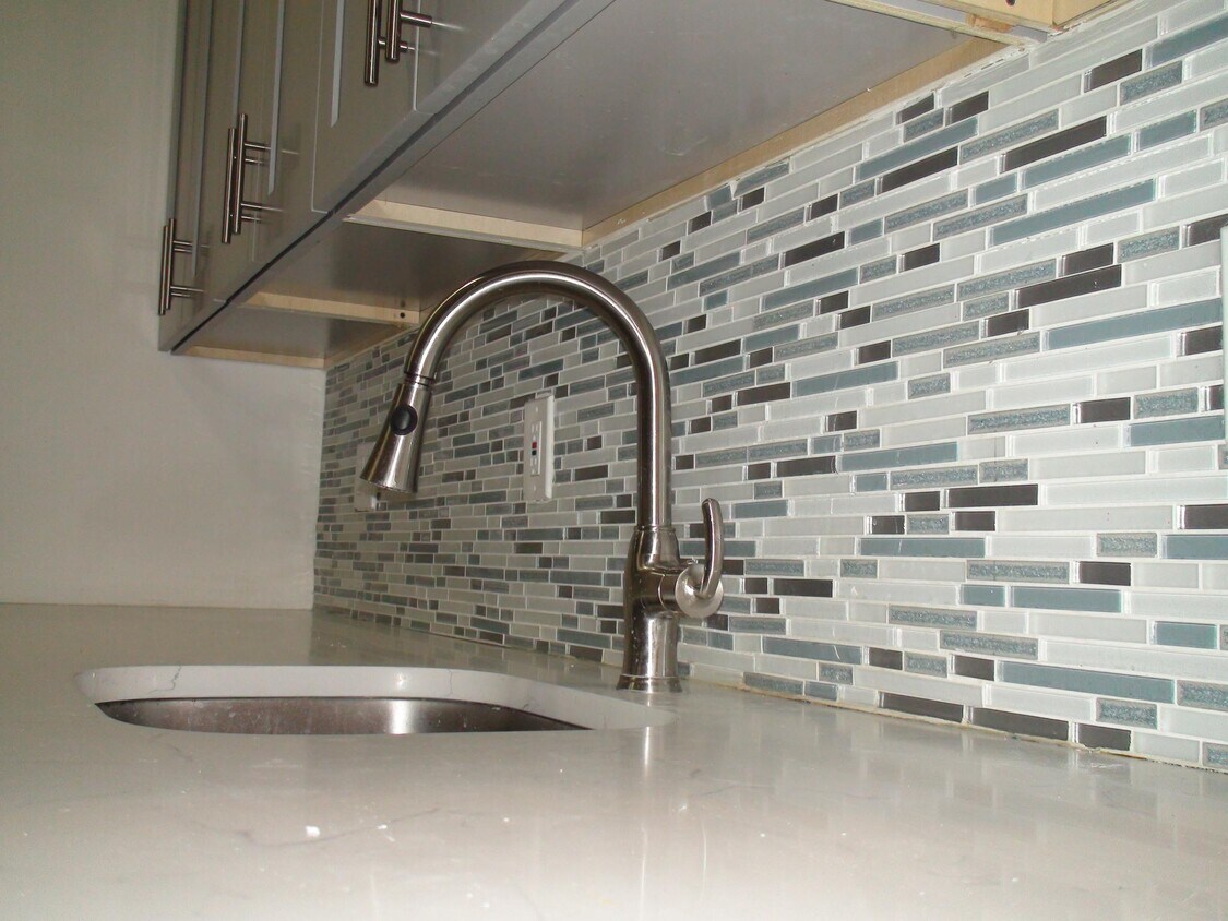 Foto principal - 3053 Randall Ave