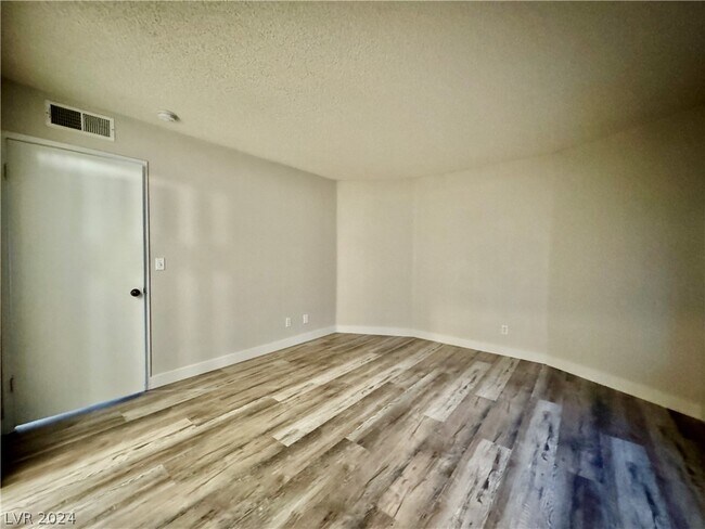 Building Photo - 3821 N Dream St