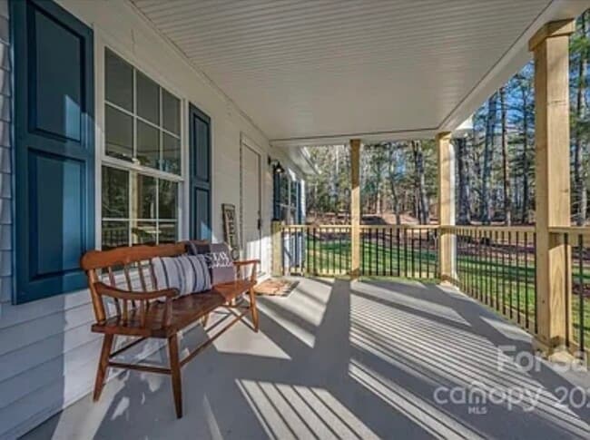 Foto del edificio - 389 Old Clear Creek Rd