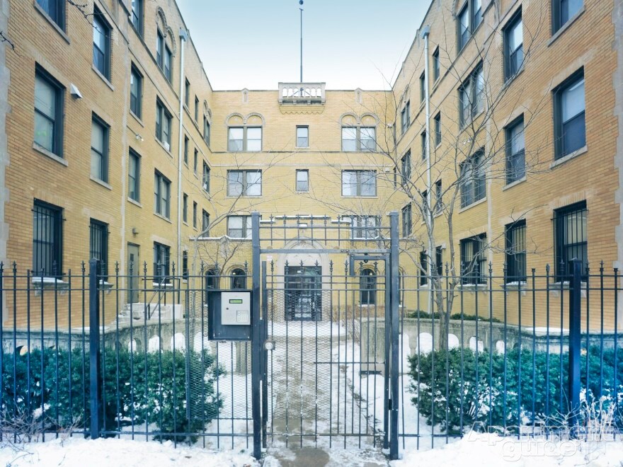 Primary Photo - 1736 E 72nd St