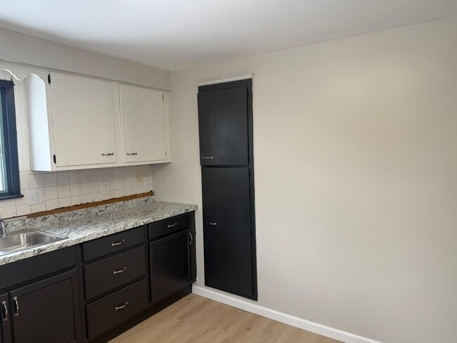 Building Photo - 909 West Ave