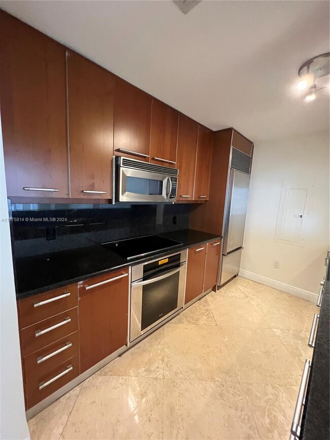 Building Photo - 901 Brickell Key Blvd