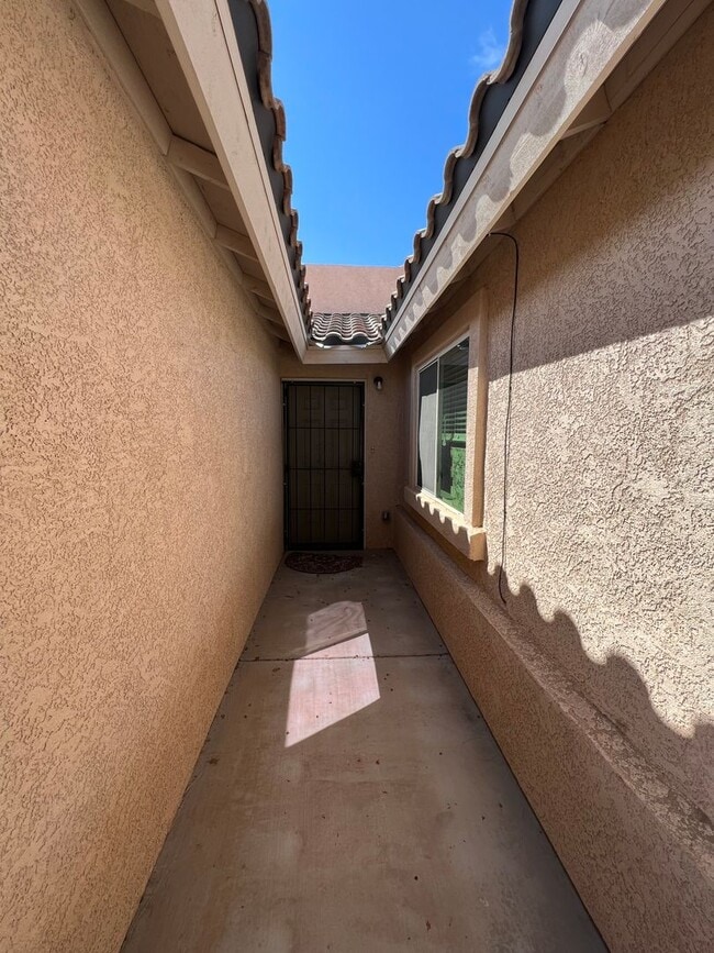 Building Photo - TOWNHOME IN SUNSET MTN VILLAS!