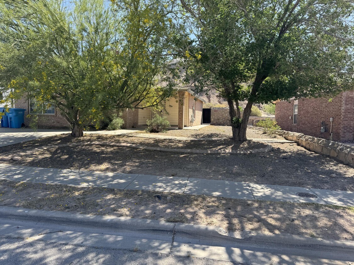 Primary Photo - 10751 Thunder Rd