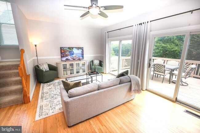 Building Photo - 11585 Nellings Pl
