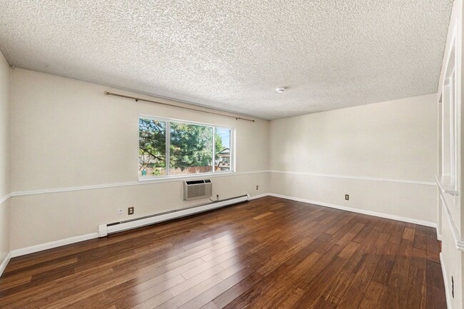 Building Photo - 232 S Brentwood St