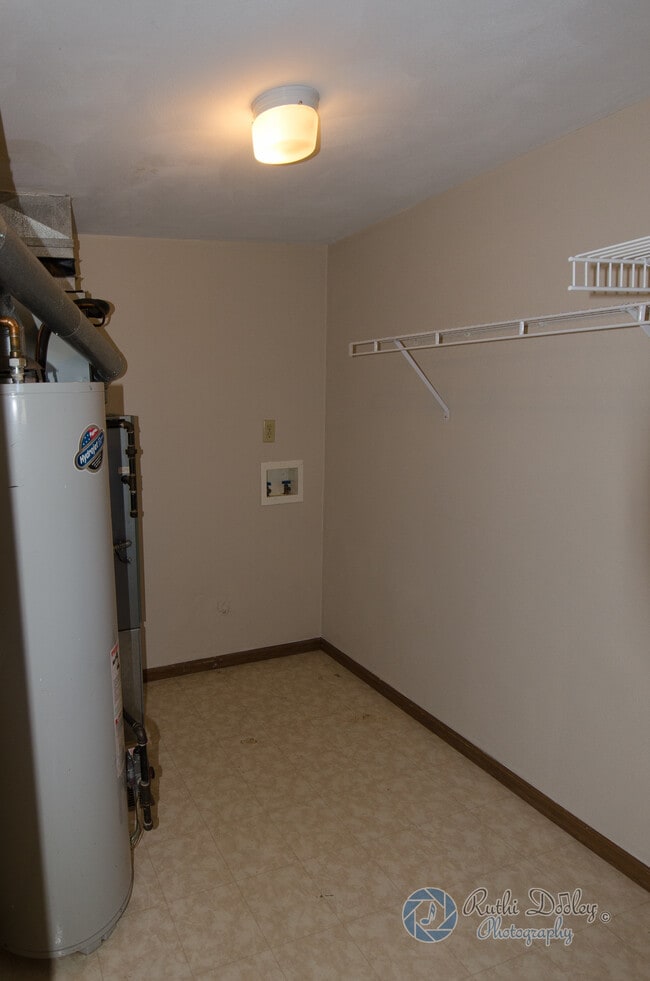 Building Photo - 820 Plankway Dr