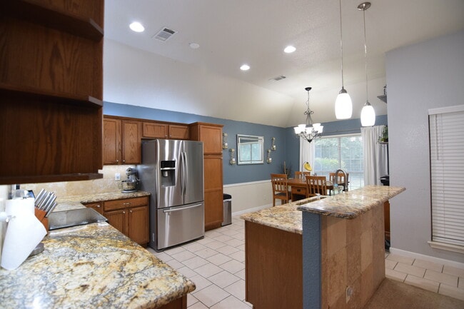 Building Photo - 1218 Lancelot Dr