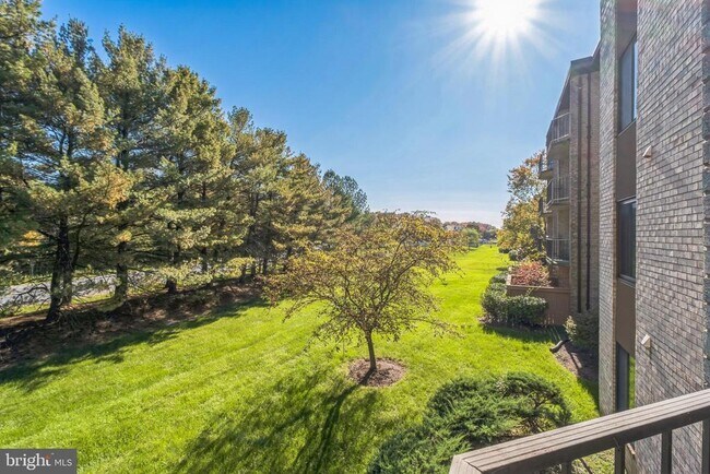 Building Photo - 6934 Hanover Pkwy
