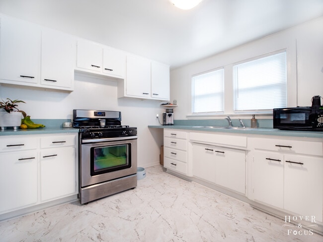 Building Photo - 1511 N Green St