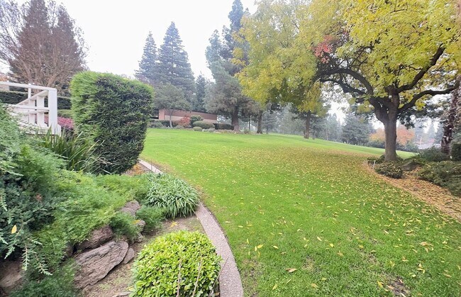 Foto del edificio - Beautiful Home with Golf course Views