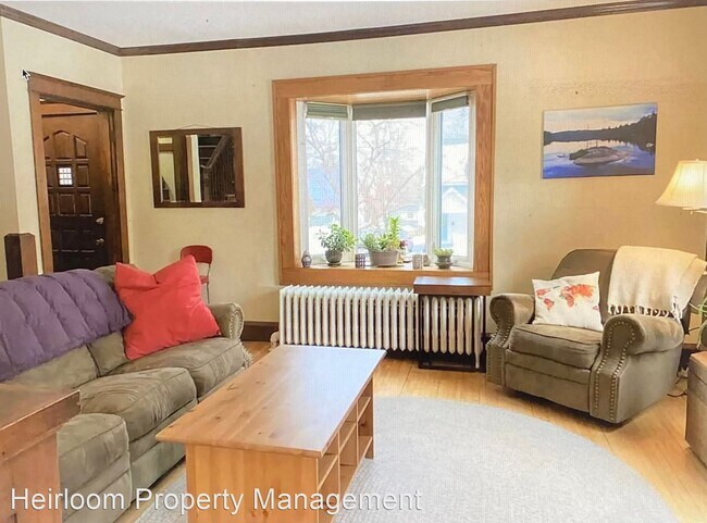 Building Photo - 3 br, 1 bath House - 123 East Winona Street