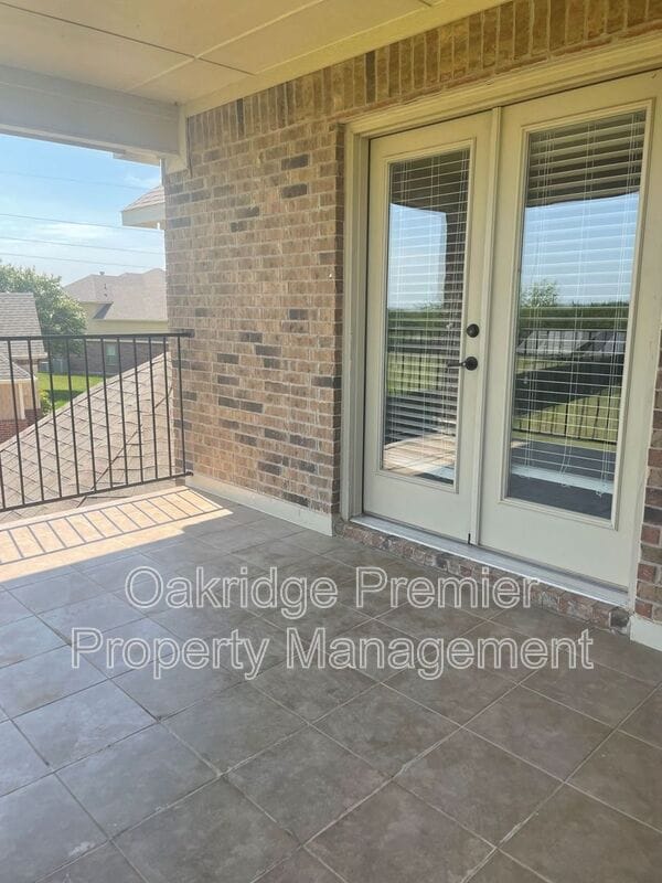 Building Photo - 811 Blue Quail Dr