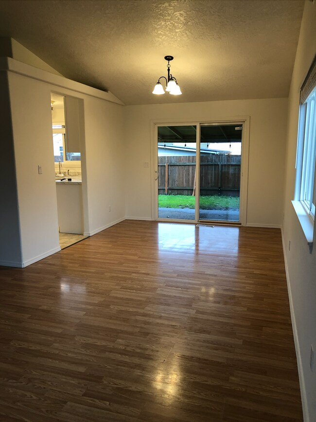 Foto del edificio - 4225 Mahrt Ave SE