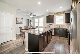 Building Photo - 516 Shorebird Way