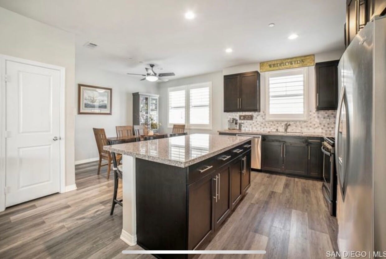 Primary Photo - Beautifully updated 3-story townhome near ...