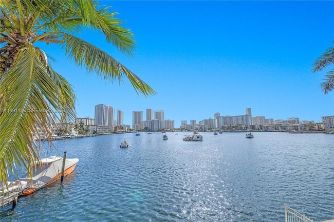Foto del edificio - 462 Golden Isles Dr